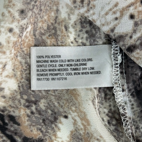 M & Co Sheer High Low Top Sheath Snake Blouse SZ Large NEW - Picture 10 of 14